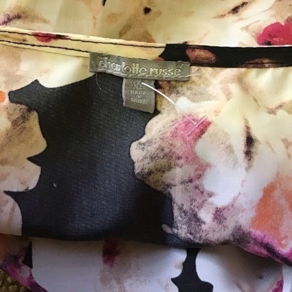 Charlotte Russe Flotal peplum top - Picture 2 of 9